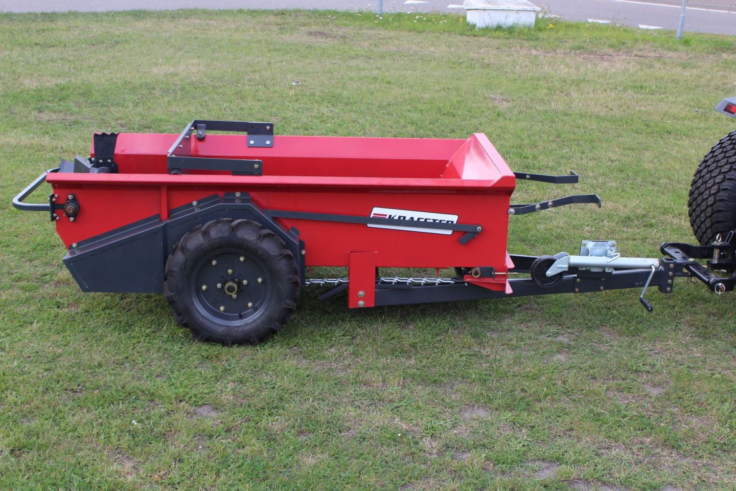 Kraffter Mini Manure Spreader – Wheel Driven