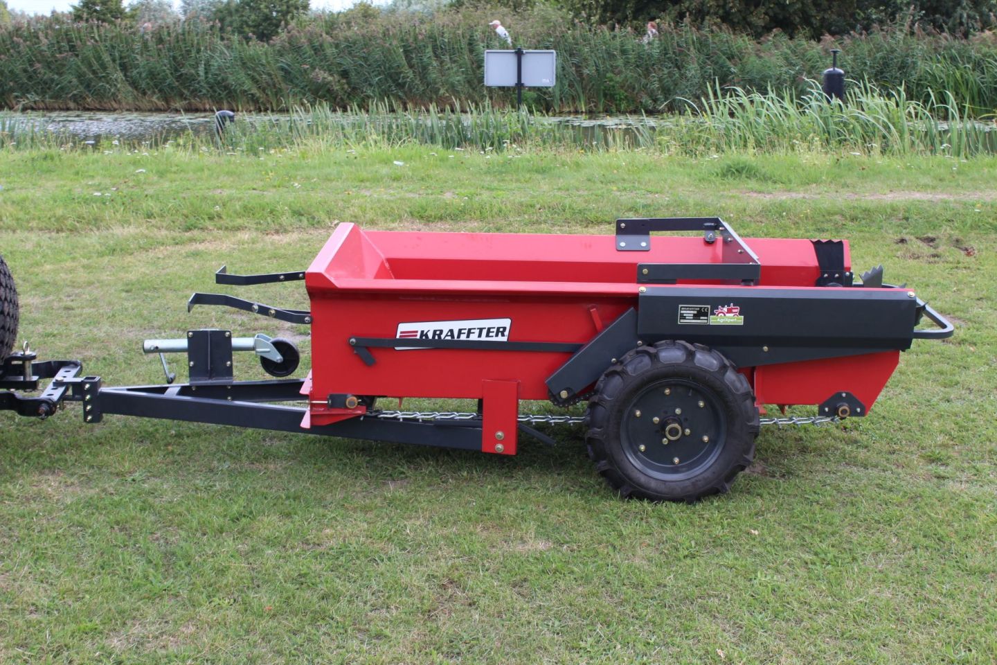 Kraffter Mini Manure Spreader – Wheel Driven