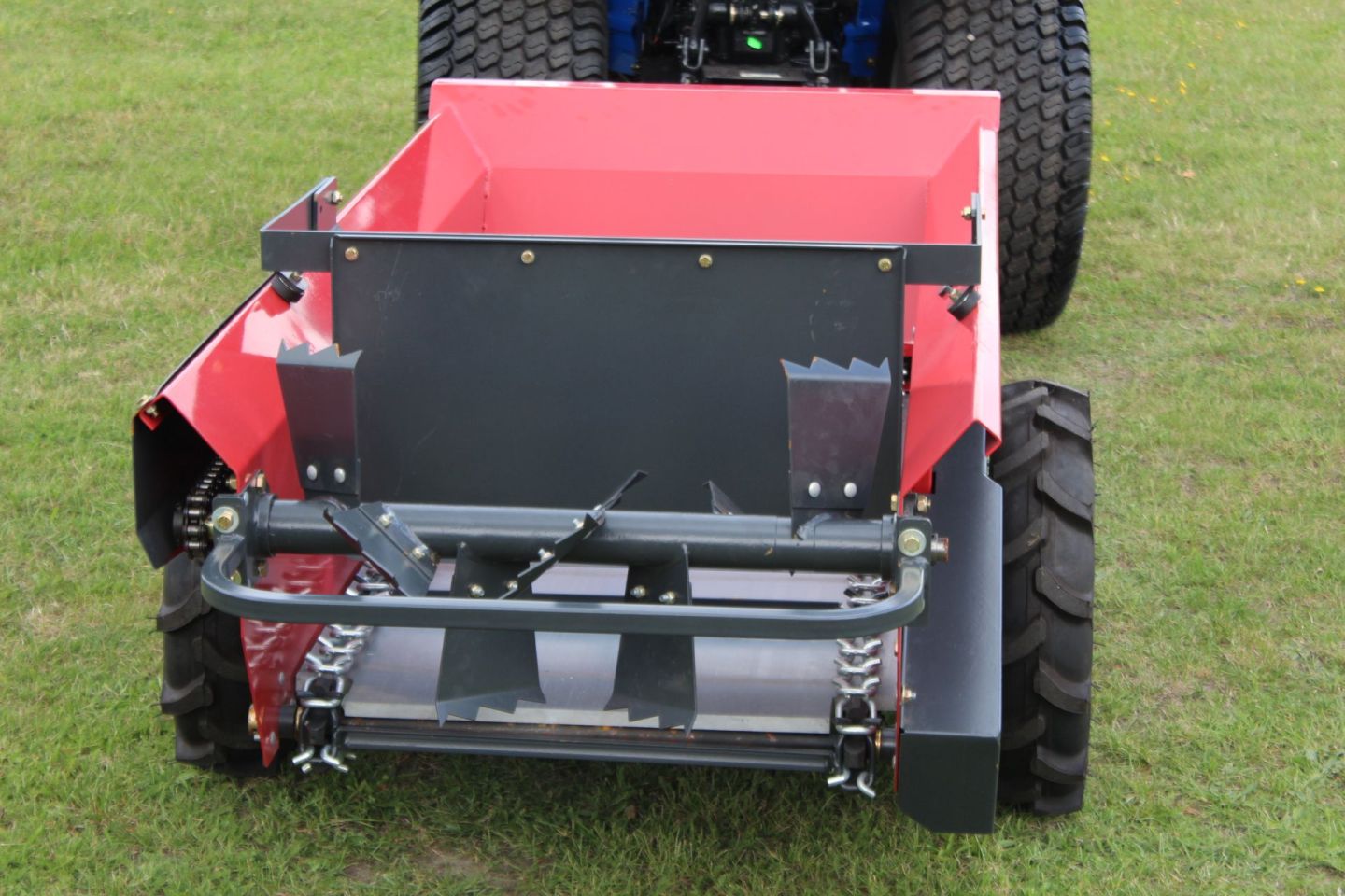 Kraffter Mini Manure Spreader – Wheel Driven