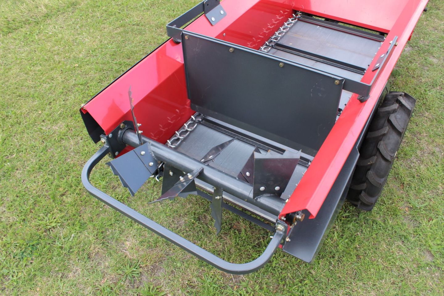 Kraffter Mini Manure Spreader – Wheel Driven