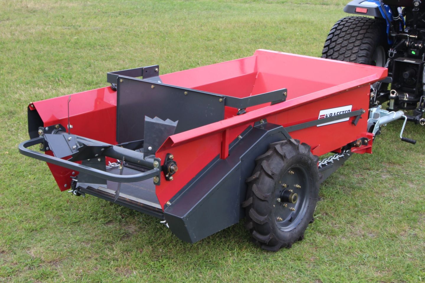 Kraffter Mini Manure Spreader – Wheel Driven