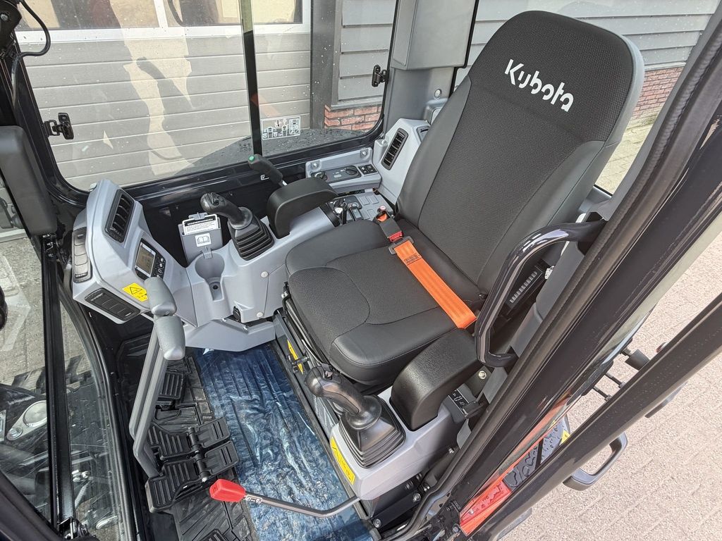 Kubota KX037 HI AIRCO minigraver NIEUW