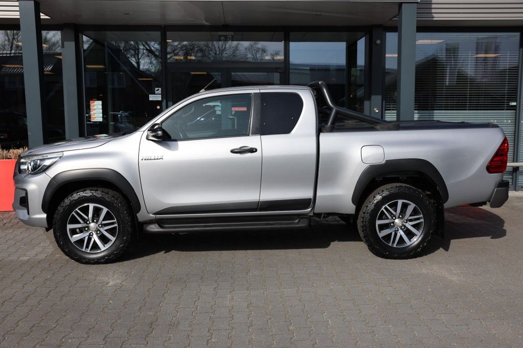 Toyota Hilux 2.4 D-4D X-TRA CAB CHALLENGER 4WD VAN