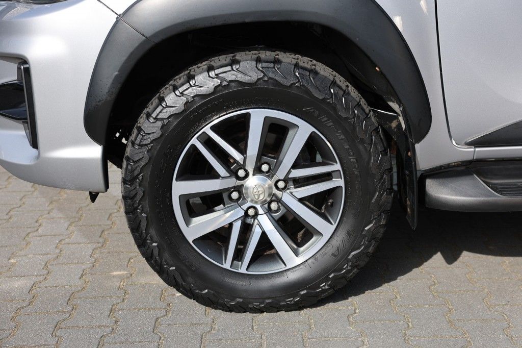 Toyota Hilux 2.4 D-4D X-TRA CAB CHALLENGER 4WD VAN