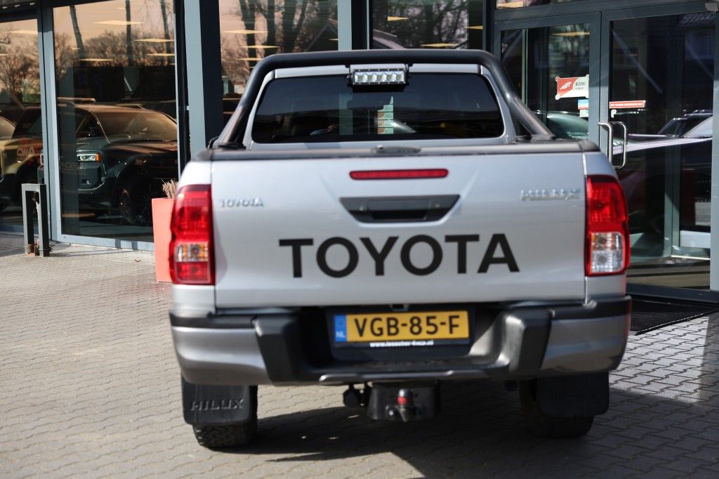 Toyota Hilux 2.4 D-4D X-TRA CAB CHALLENGER 4WD VAN