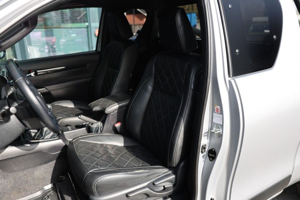 Toyota Hilux 2.4 D-4D X-TRA CAB CHALLENGER 4WD VAN