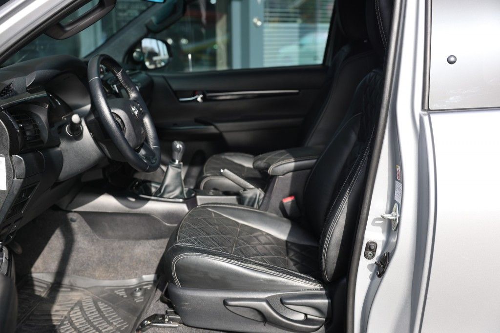 Toyota Hilux 2.4 D-4D X-TRA CAB CHALLENGER 4WD VAN