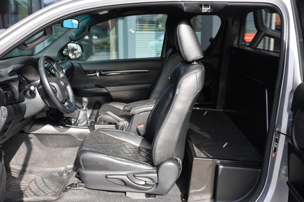 Toyota Hilux 2.4 D-4D X-TRA CAB CHALLENGER 4WD VAN