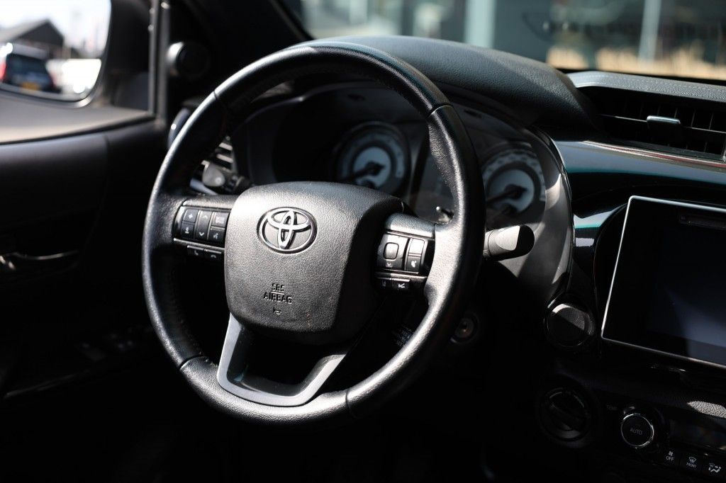 Toyota Hilux 2.4 D-4D X-TRA CAB CHALLENGER 4WD VAN