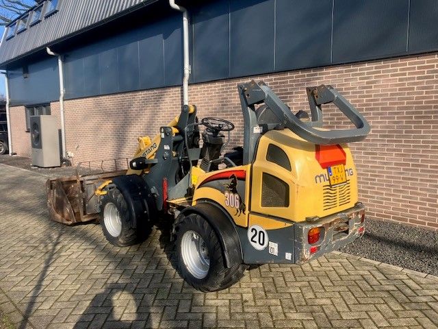 Gebruikte MUSTANG 306 kniklader met gewicht van 2400 kgs