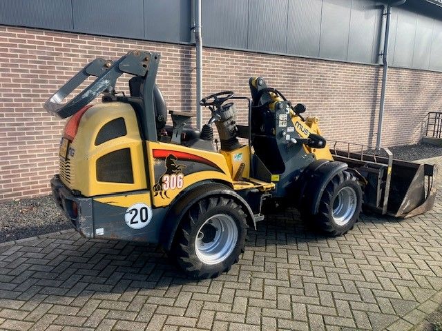 Gebruikte MUSTANG 306 kniklader met gewicht van 2400 kgs