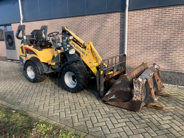 Gebruikte MUSTANG 306 kniklader met gewicht van 2400 kgs