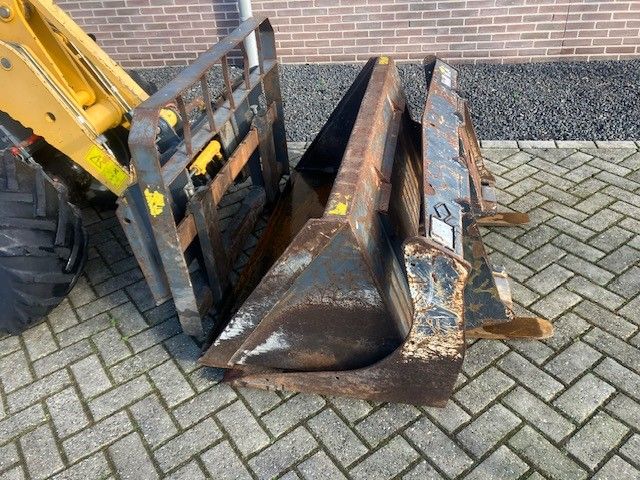 Gebruikte MUSTANG 306 kniklader met gewicht van 2400 kgs