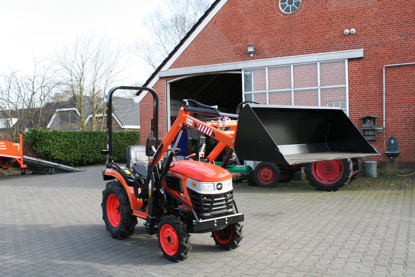 Hinomoto HM3020 with Front Loader