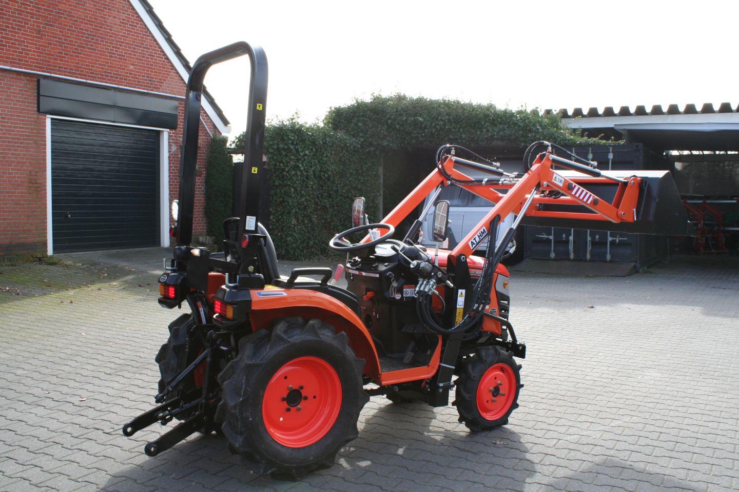 Hinomoto HM3020 with Front Loader
