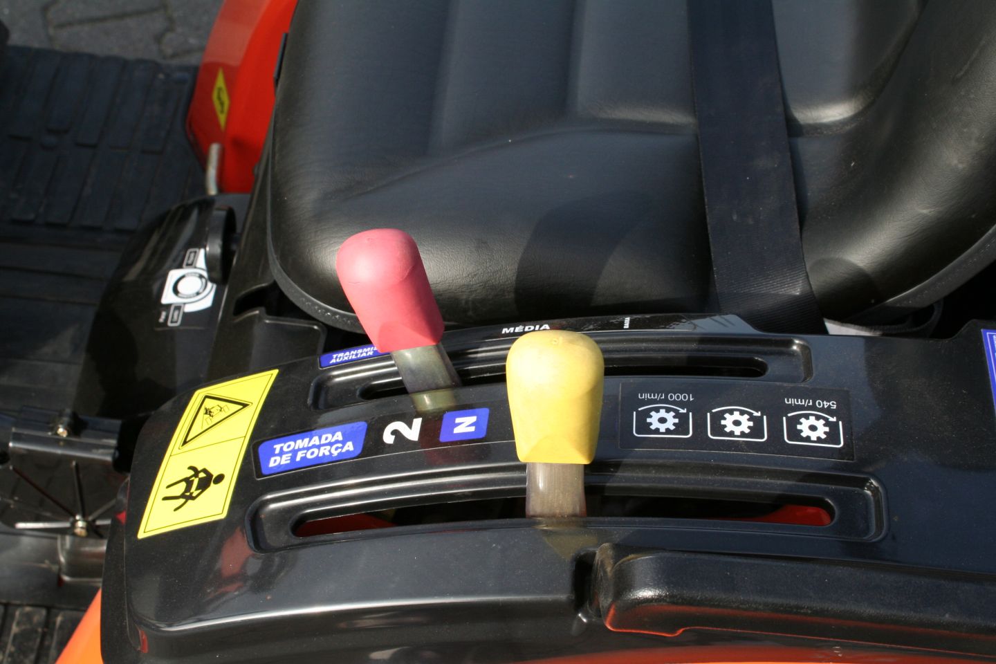 Hinomoto HM3020 with Front Loader