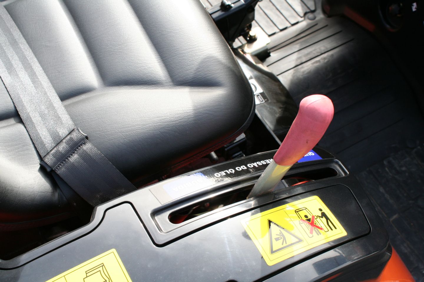 Hinomoto HM3020 with Front Loader