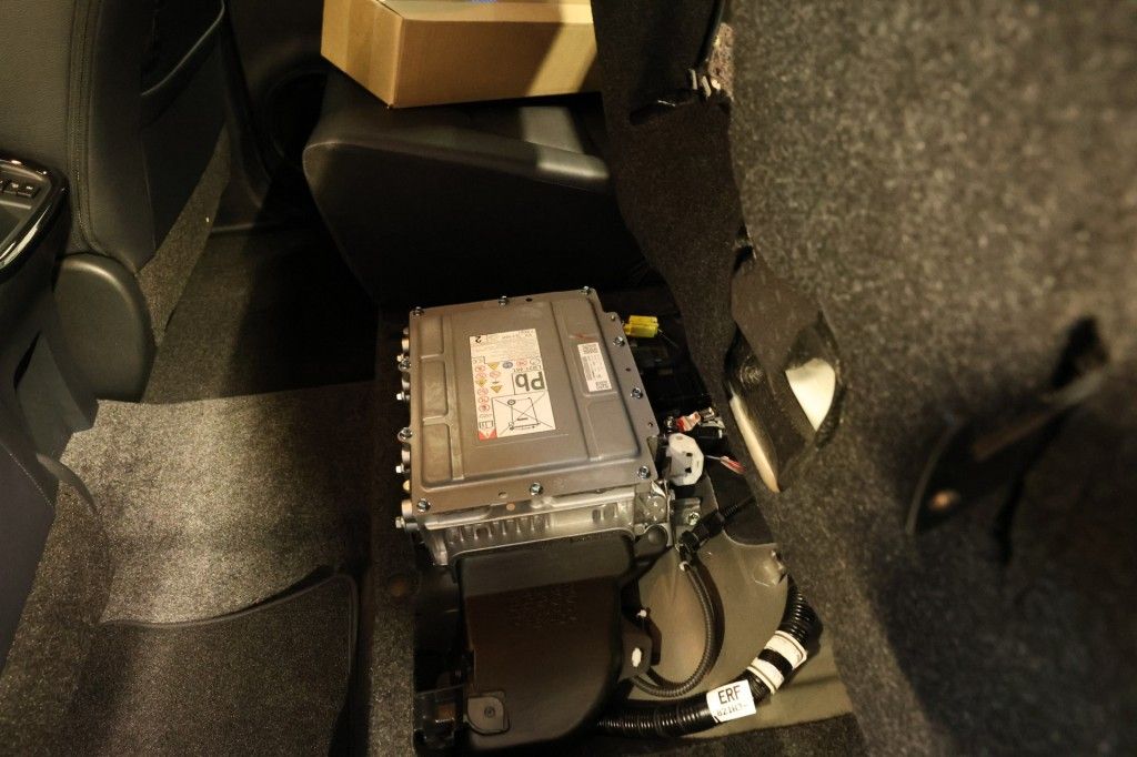 Toyota Hilux 2.8 D-4D DUBBEL CABIN 48V HYBRIDE INVINCIBLE A/T 4WD