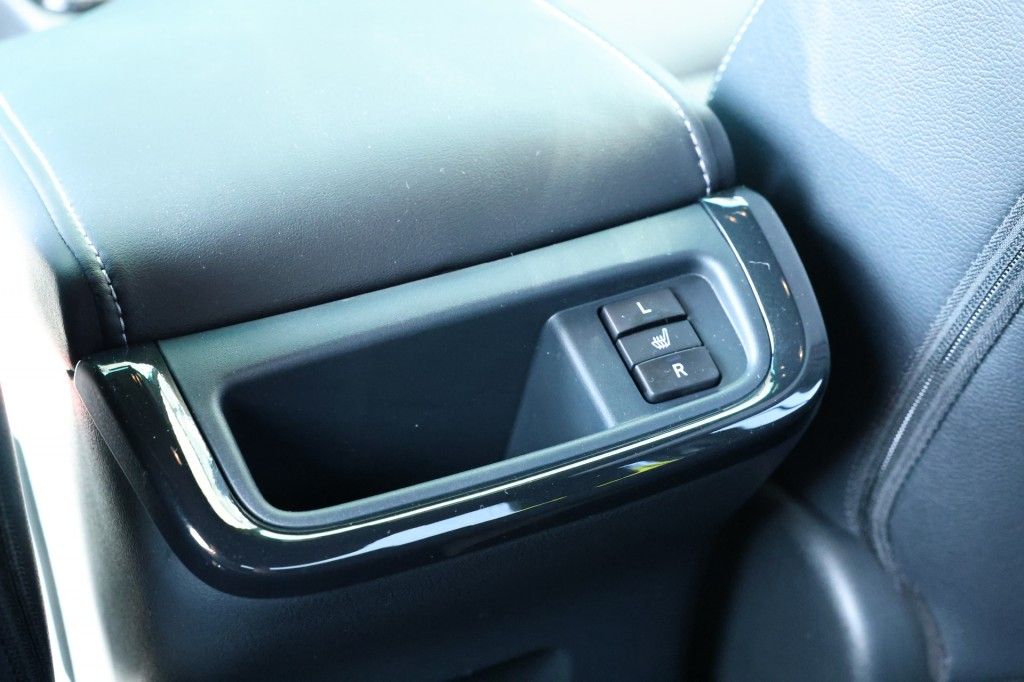 Toyota Hilux 2.8 D-4D DUBBEL CABIN 48V HYBRIDE INVINCIBLE A/T 4WD