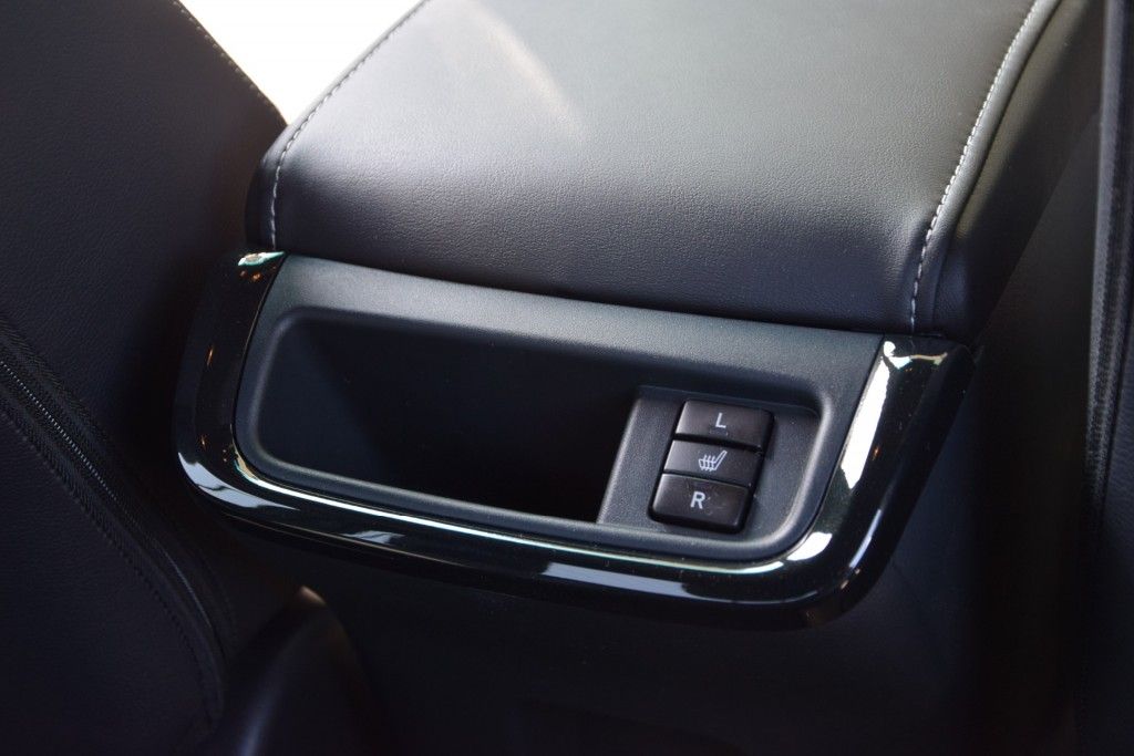 Toyota Hilux 2.8 D-4D DUBBEL CABIN 48V HYBRIDE INVINCIBLE A/T 4WD