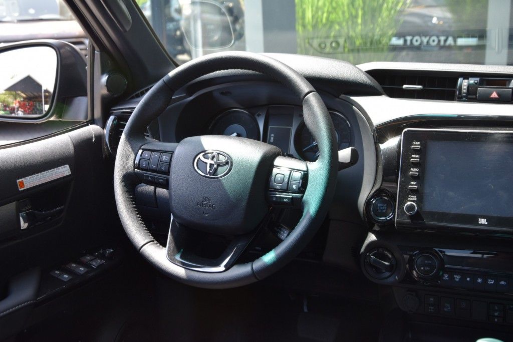 Toyota Hilux 2.8 D-4D DUBBEL CABIN 48V HYBRIDE INVINCIBLE A/T 4WD