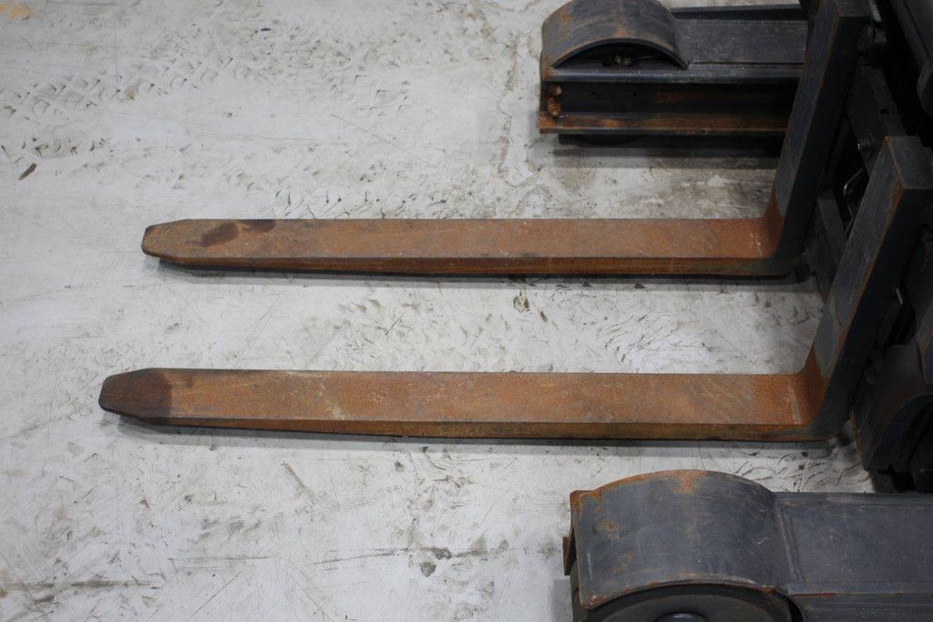 Fenwick-Linde R14-01 Electric Reach Truck 1400kg 2015