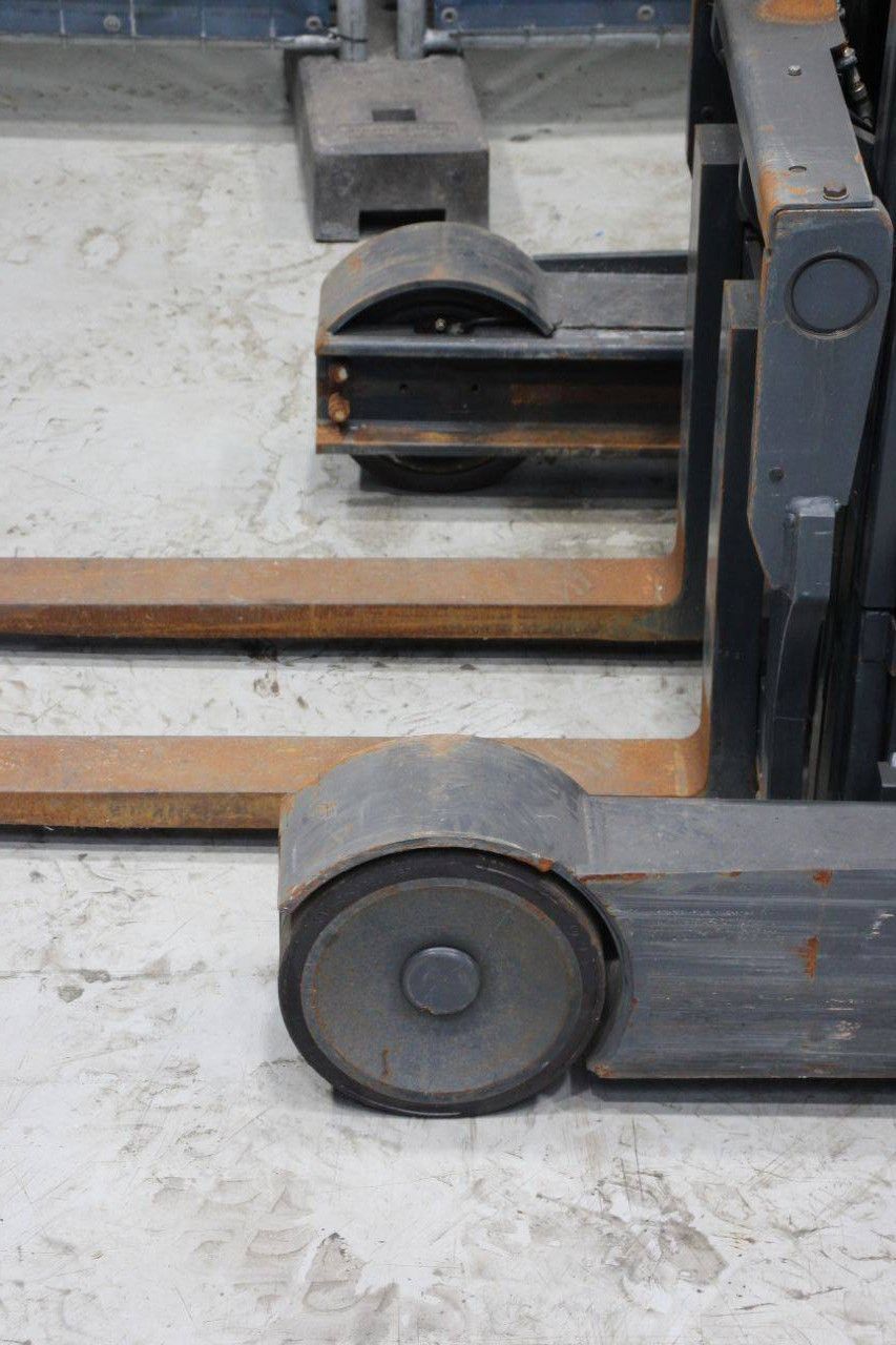 Fenwick-Linde R14-01 Electric Reach Truck 1400kg 2015