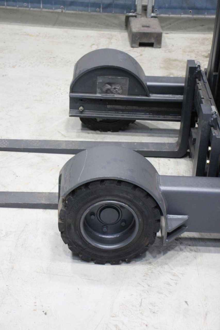 Schubmaststapler Linde R20G-03 Elektro 2000 kg 2010