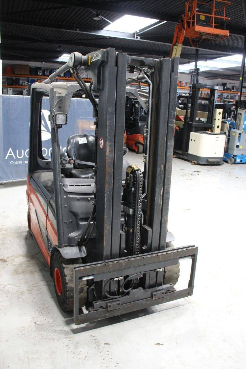 Forklift Linde E30L-01 Electric 3000kg 2012