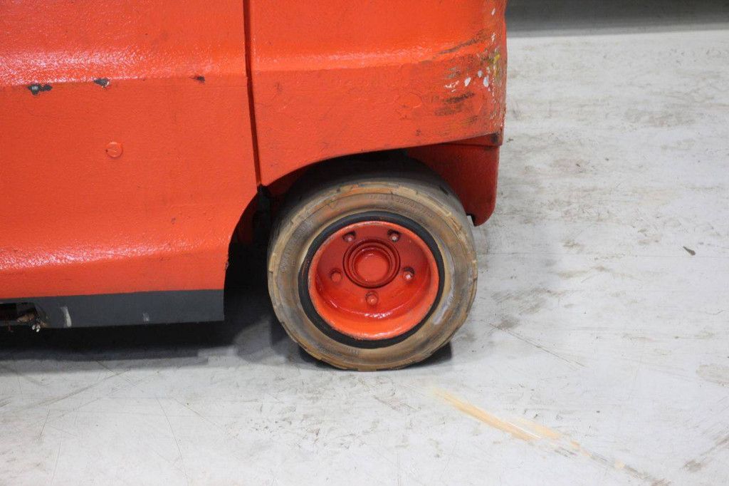 Forklift Linde E30L-01 Electric 3000kg 2012