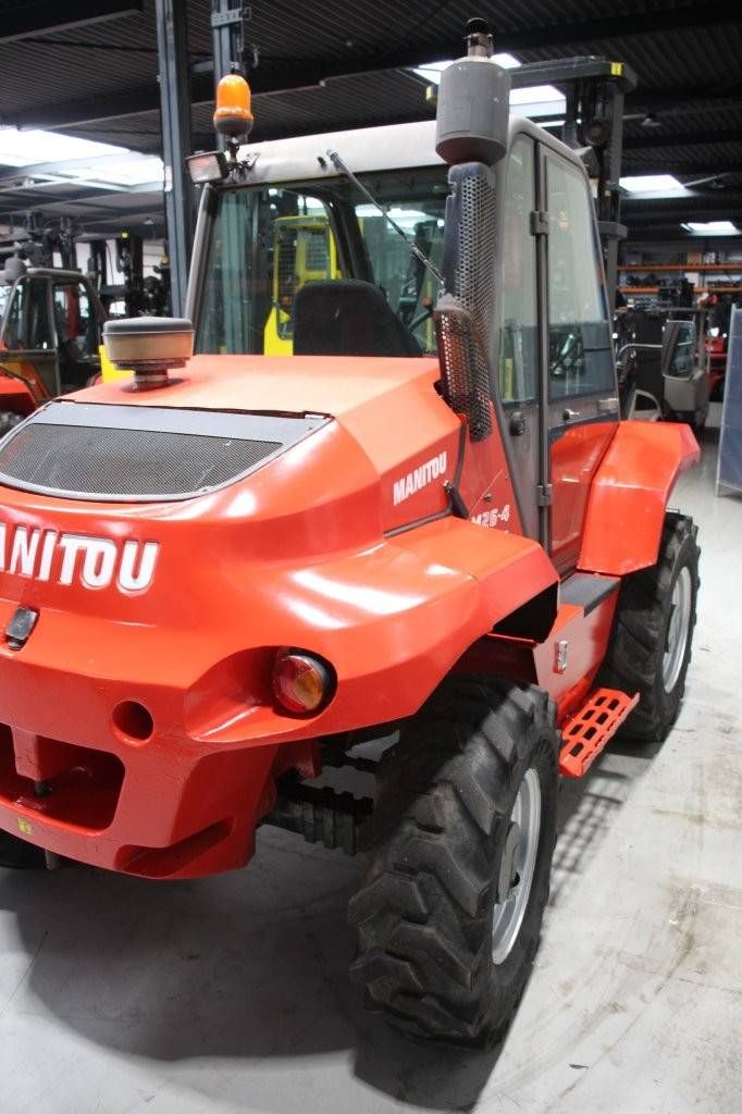 Manitou M 26-4 Diesel-Geländestapler, 2600 kg, Baujahr 2015