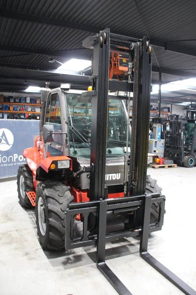 Manitou M 26-4 Diesel-Geländestapler, 2600 kg, Baujahr 2015