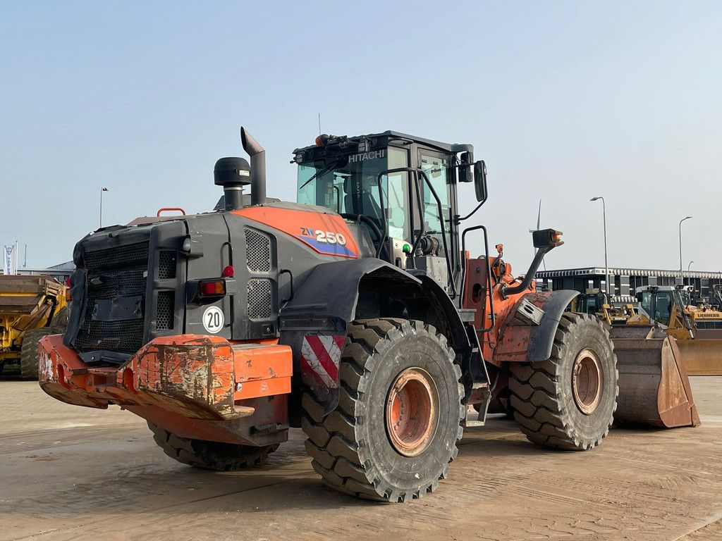 Hitachi ZW250-6