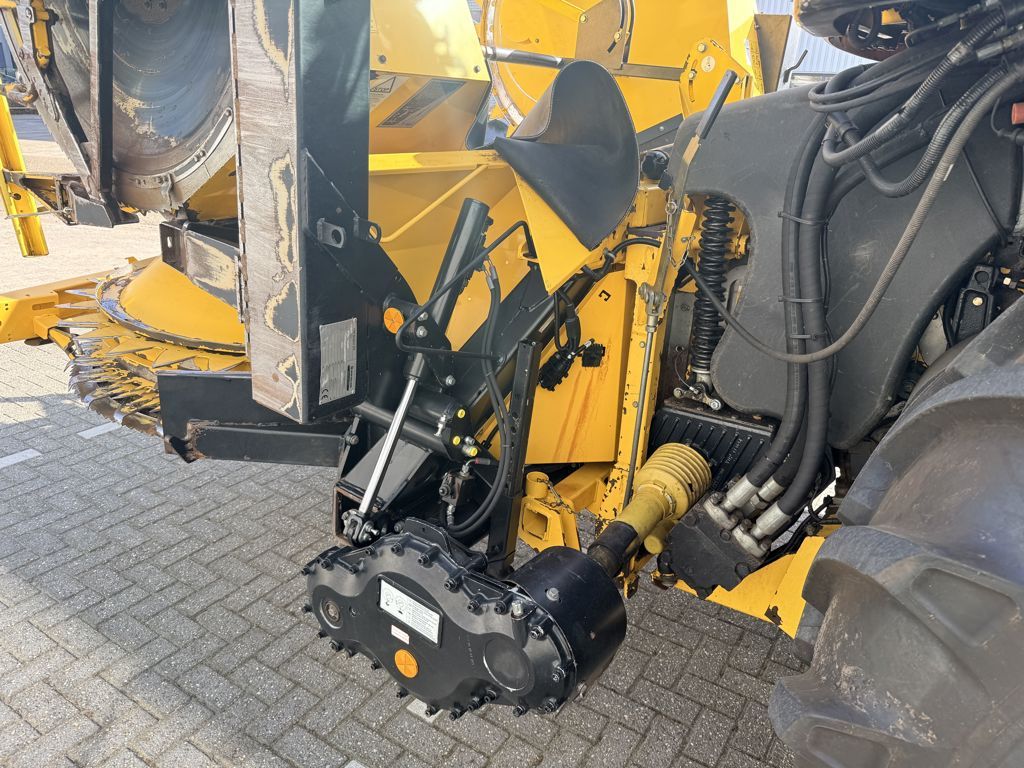 New Holland FR500 Forager + FIE450 Mais Header