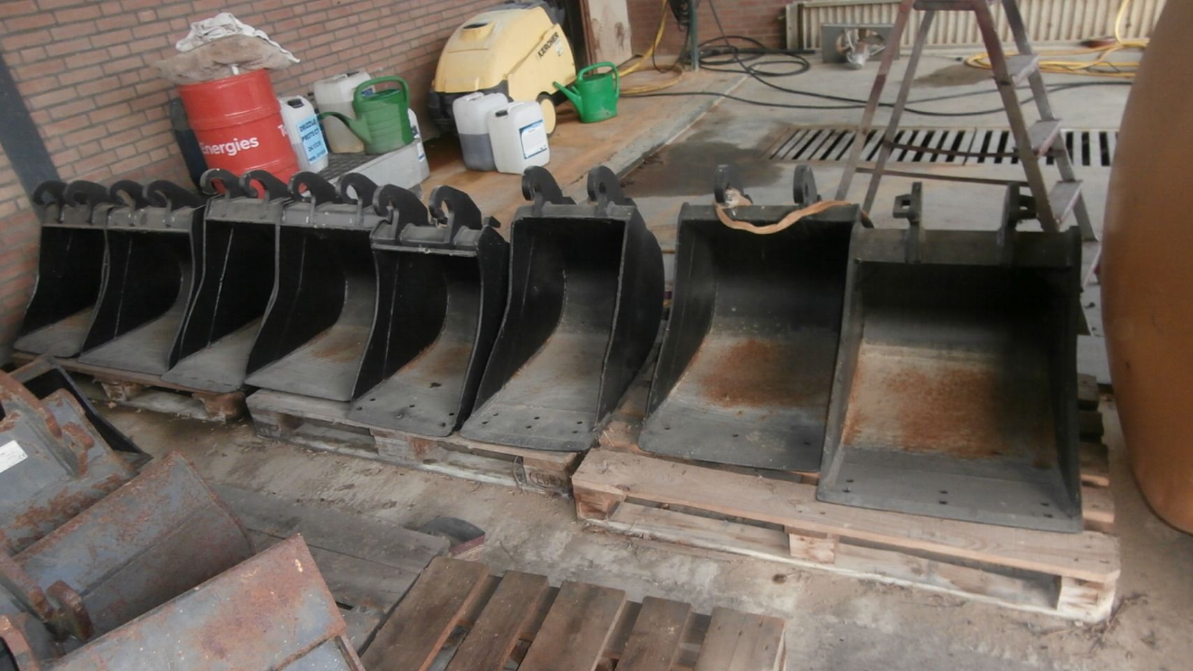 Minigraver Schaeff HR 16 met 1920 uren