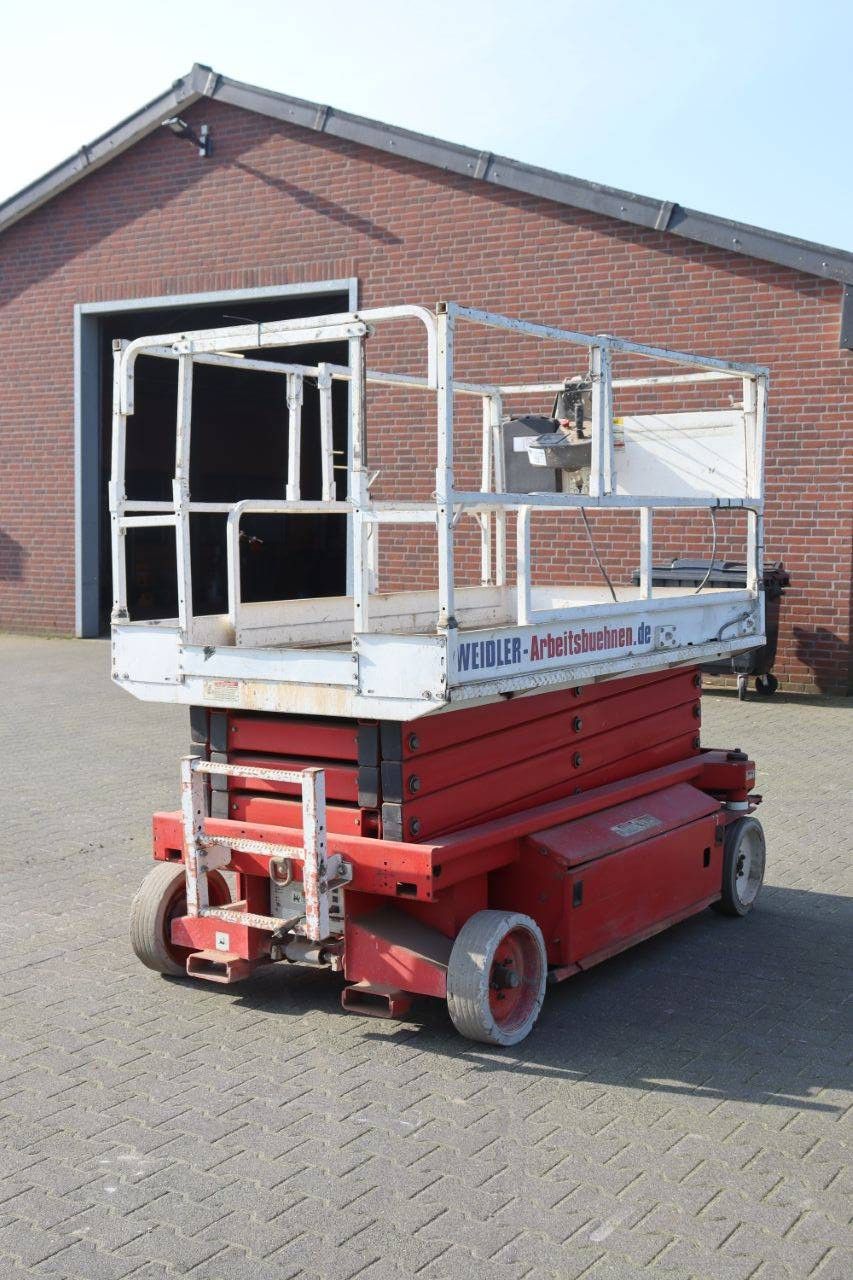 JLG 2658-E3 Electric Scissor Lift 9.9m 2002