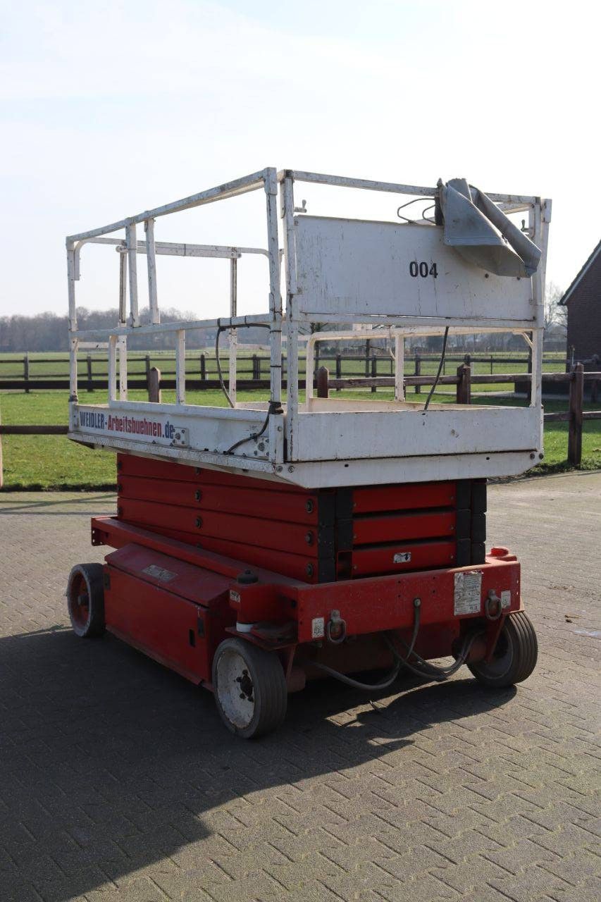 JLG 2658-E3 Electric Scissor Lift 9.9m 2002