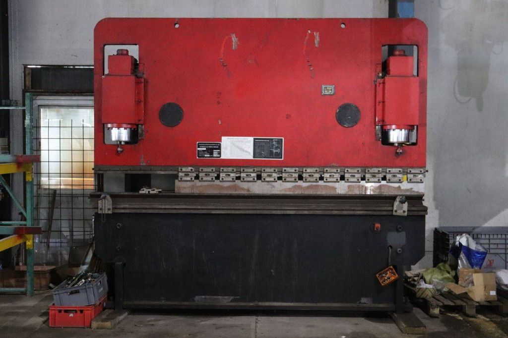 Press brake Shandong WF67Y Electric 200t 2010