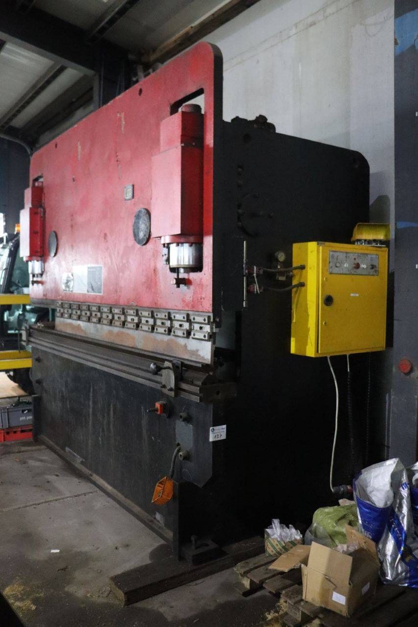 Press brake Shandong WF67Y Electric 200t 2010