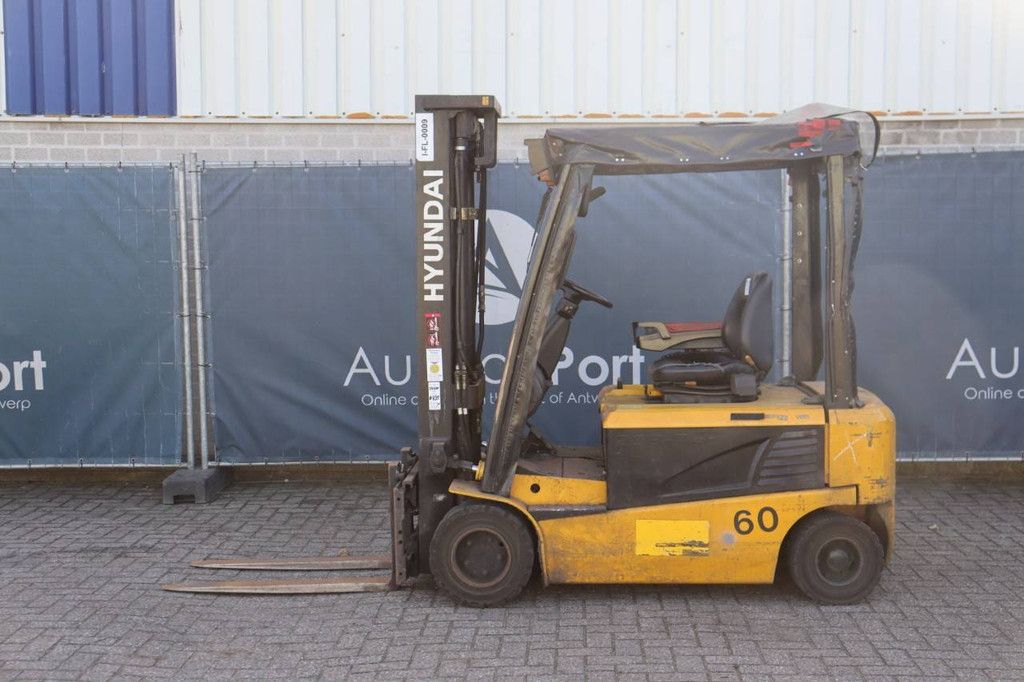 Forklift Hyundai 20B-7 Electric 1745kg 4.74m 2011