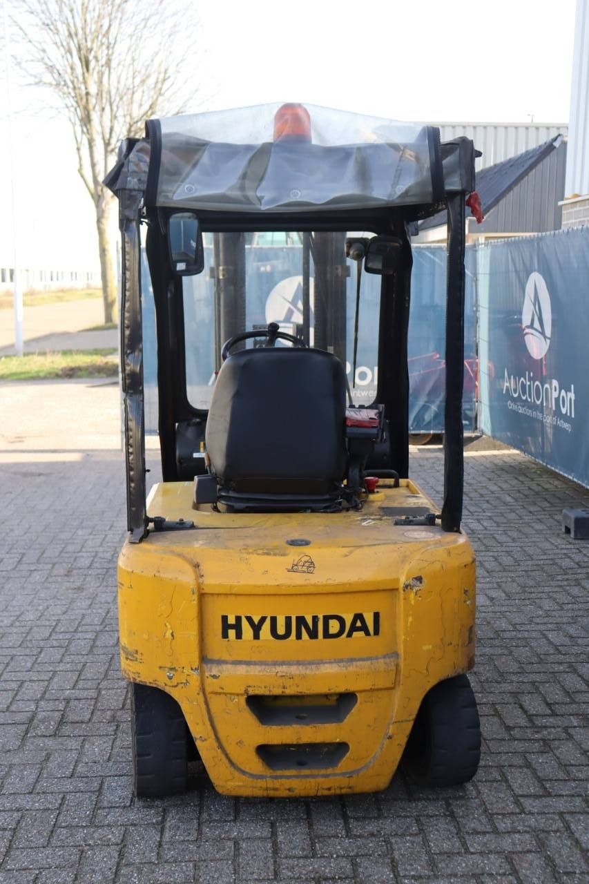 Forklift Hyundai 20B-7 Electric 1745kg 4.74m 2011