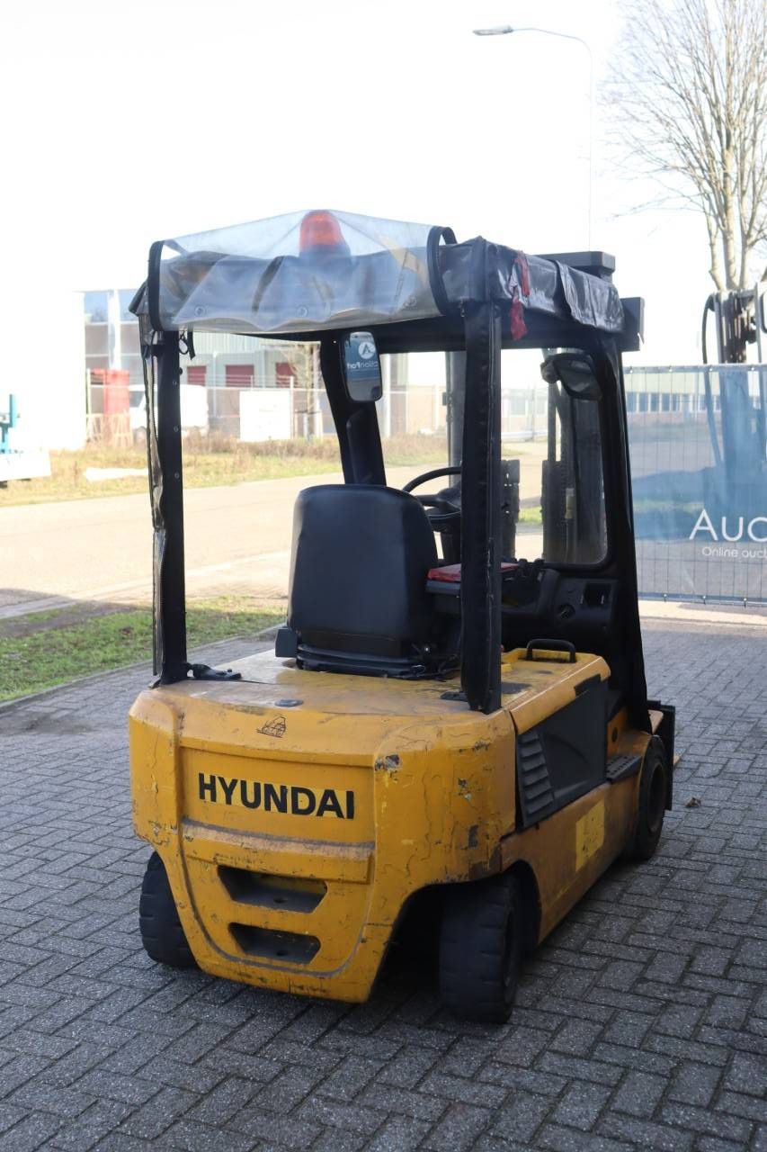 Forklift Hyundai 20B-7 Electric 1745kg 4.74m 2011