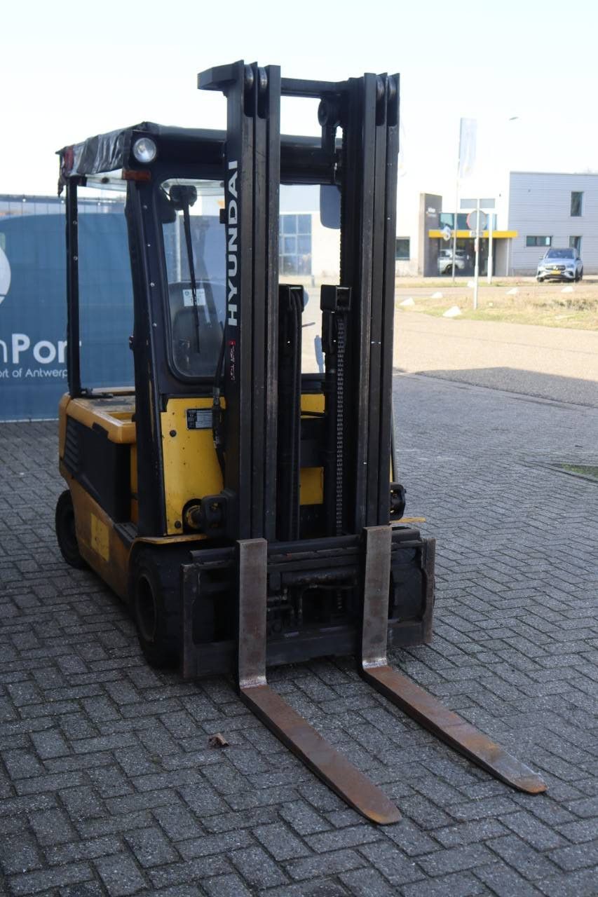 Forklift Hyundai 20B-7 Electric 1745kg 4.74m 2011