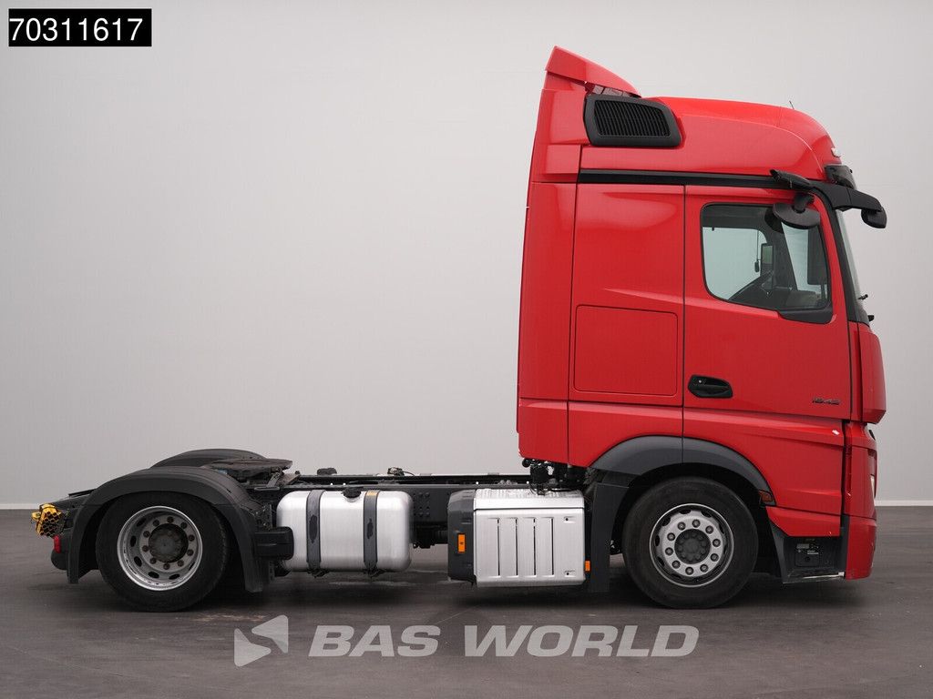 Mercedes Actros 1842 4X2 BigSpace Mega 2x Tanks Euro 6