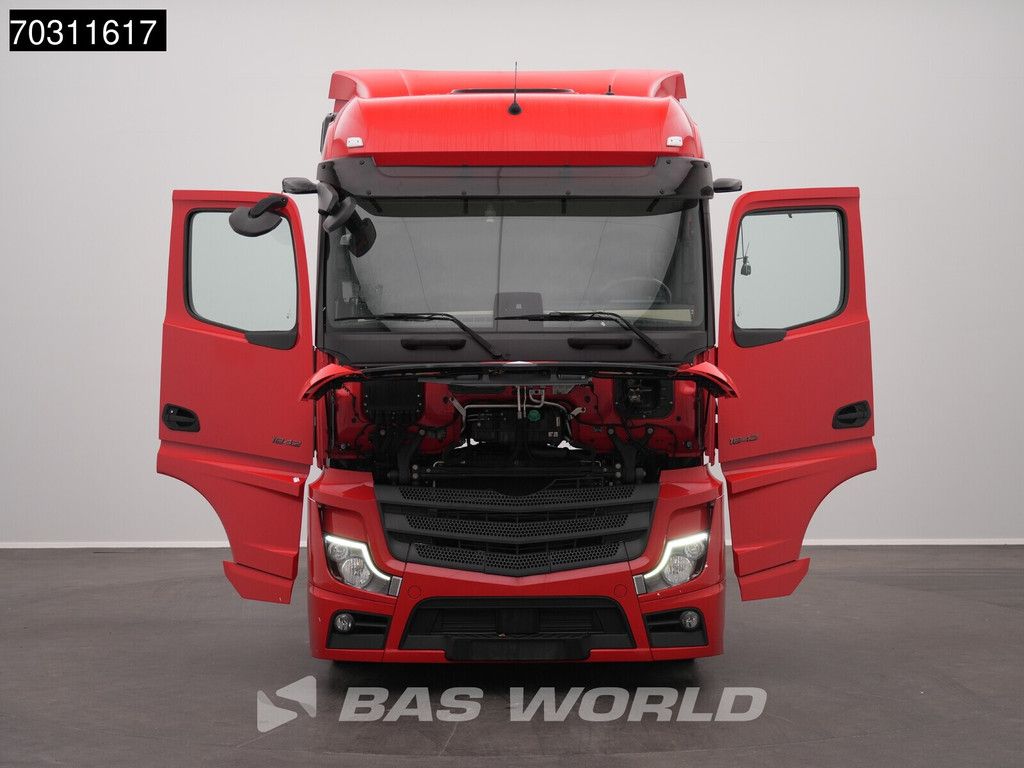 Mercedes Actros 1842 4X2 BigSpace Mega 2x Tanks Euro 6