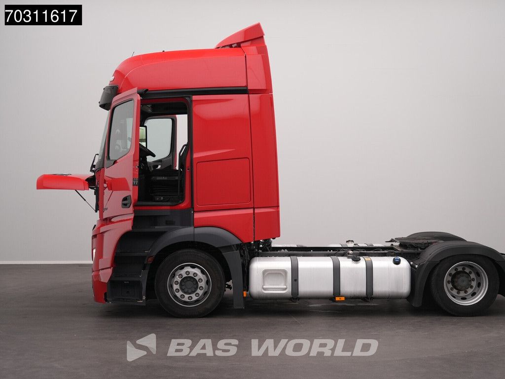 Mercedes Actros 1842 4X2 BigSpace Mega 2x Tanks Euro 6