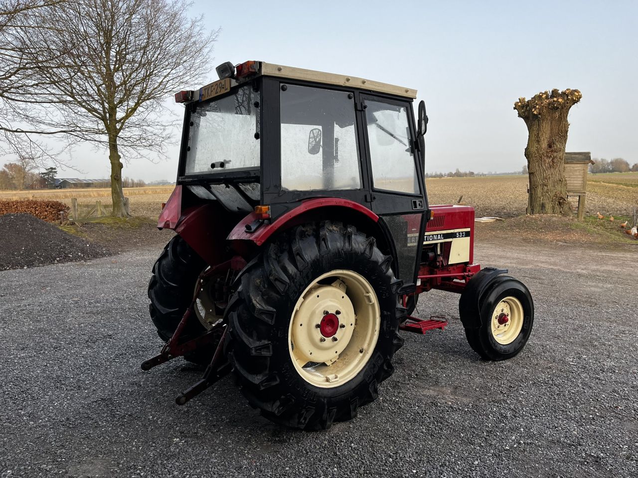 International 533 met cabine Marge