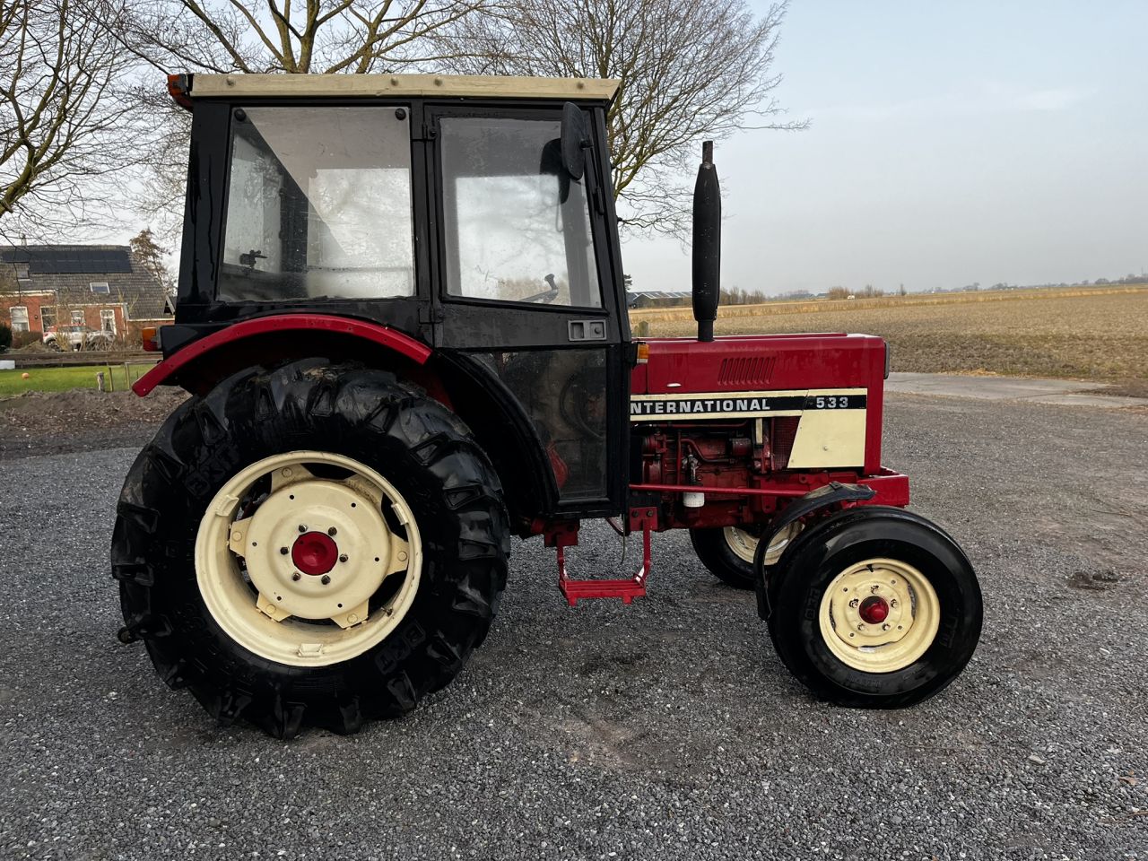 International 533 met cabine Marge