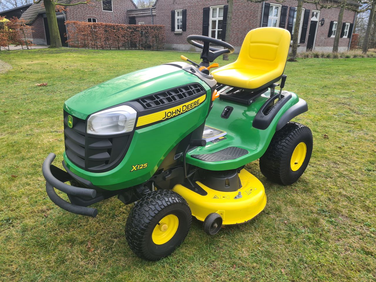 Grote voorraad gebruikte in orde gemaakte zitmaaiers.