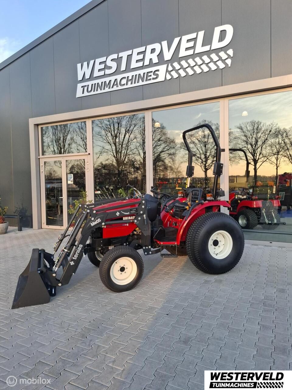 Gebruikte Shibaura ST 330 compact tractor 30 pk voorlader